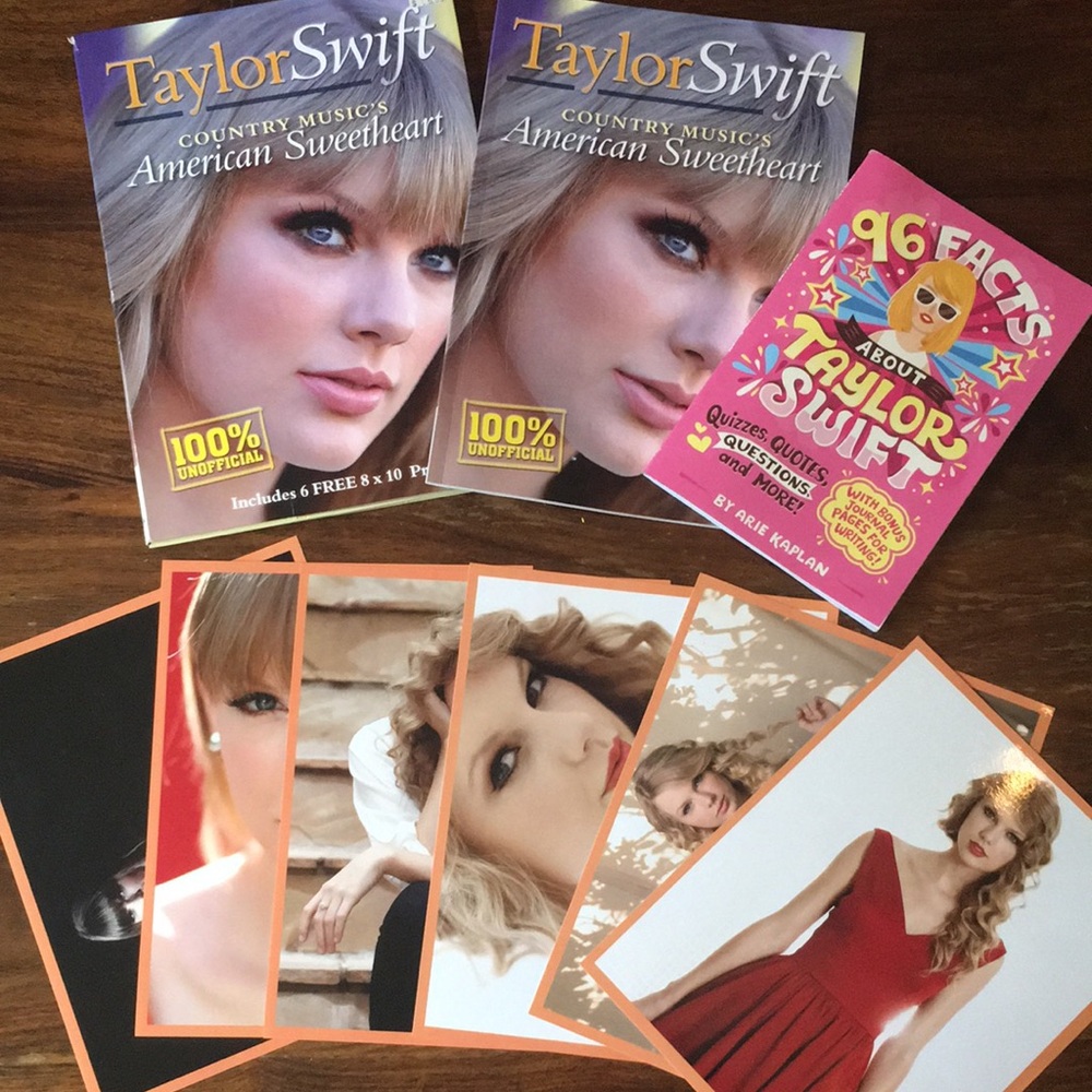 Taylor Swift Lot: 96 Facts Book + Am Sweetheart Book + (6) 8x10 Prints + Folio